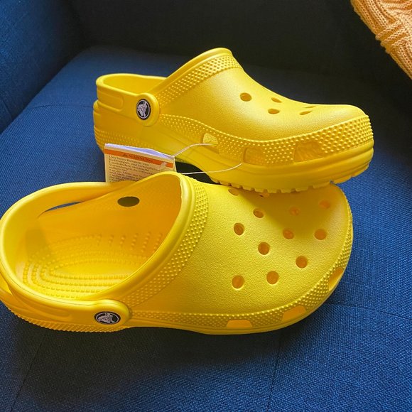 crocs classic lemon